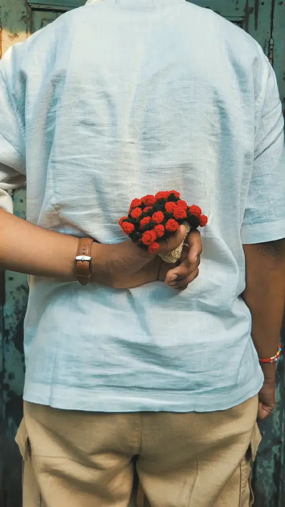 Rosehide Tiny Blanket Bouquet